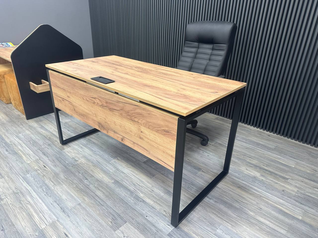 Офісний письмовий стіл Loft Details KS 140b, 18 мм