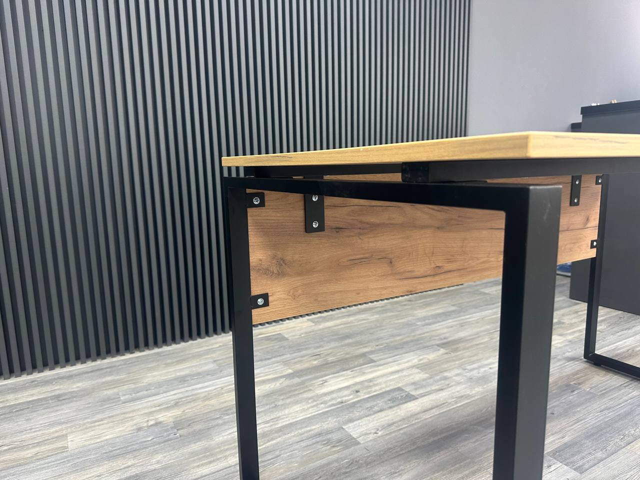 Офісний письмовий стіл Loft Details KS 140b, 18 мм