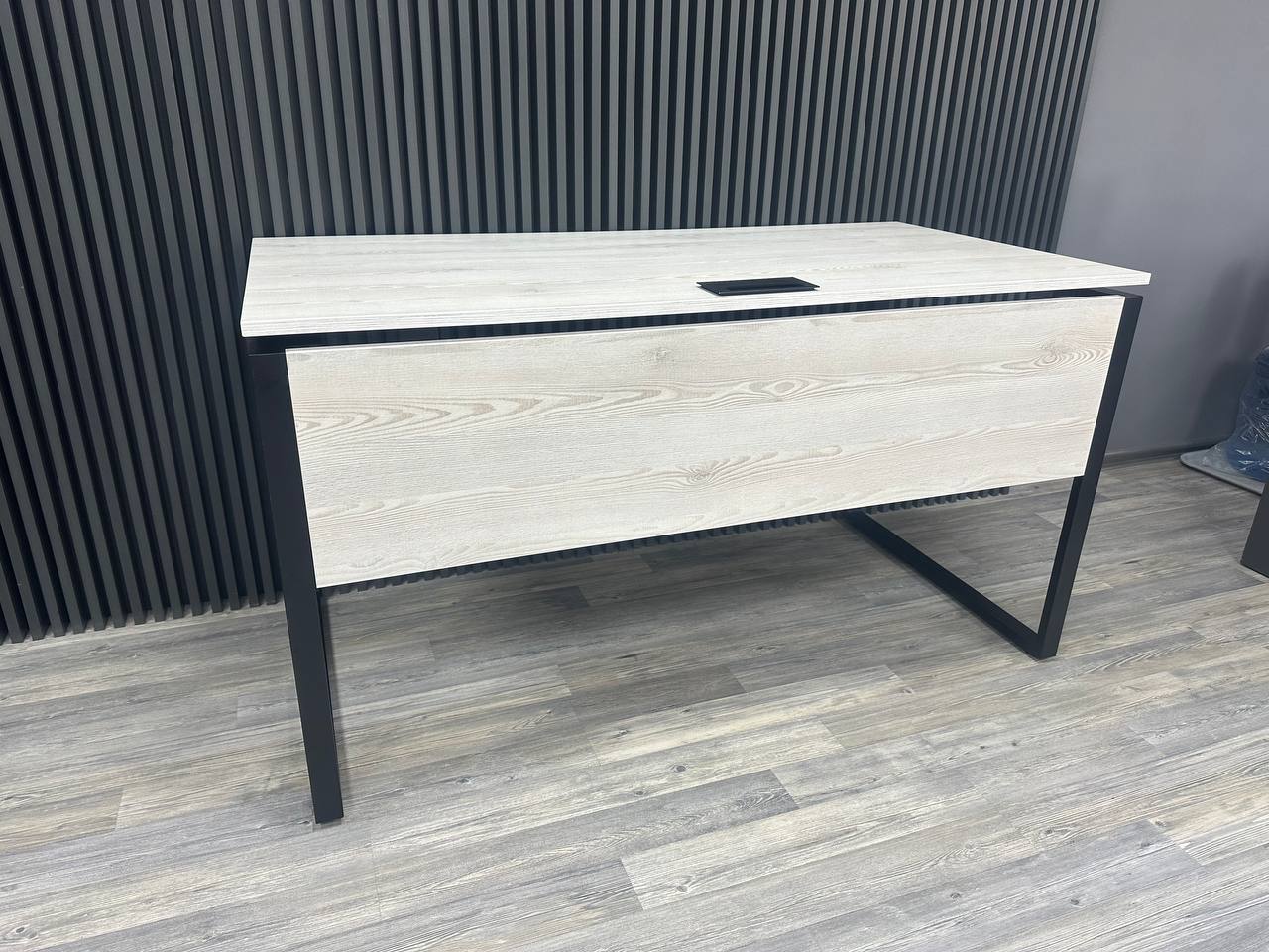Офісний письмовий стіл Loft Details KS 140b, 18 мм