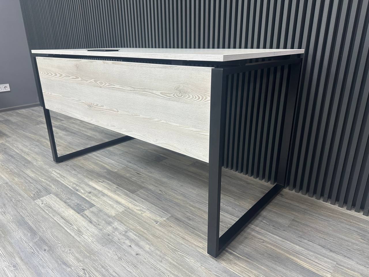 Офісний письмовий стіл Loft Details KS 160b, 18 мм