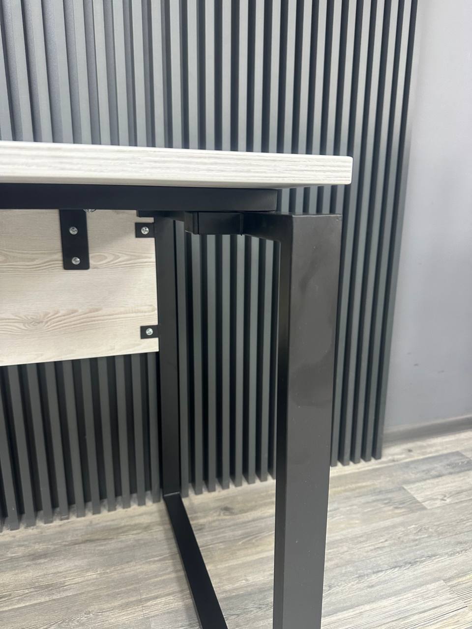 Офісний письмовий стіл Loft Details KS 160b, 18 мм
